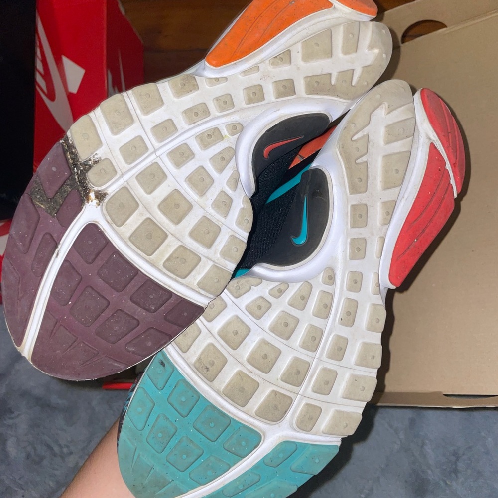 Nike - Picture 3 of 3